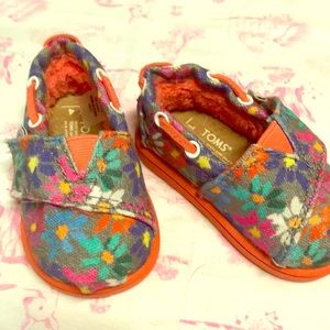 Toddler size 4 Toms